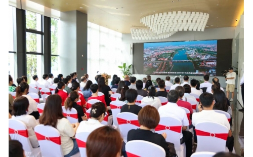 东莞台商子弟学校家长企业代表潢涌行！参观交流，共谋发展！